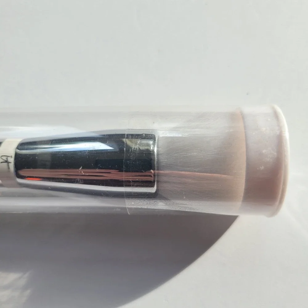 New IT Cosmetics Heavenly Skin CC+ Skin Perfecting Brush 702